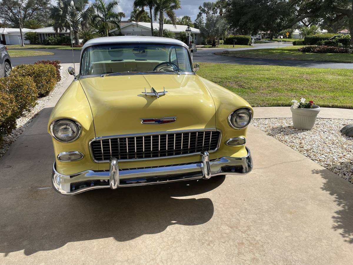 Chevy-bel-air-sport-coupe-2-door-hard-top-1955-yellow-4