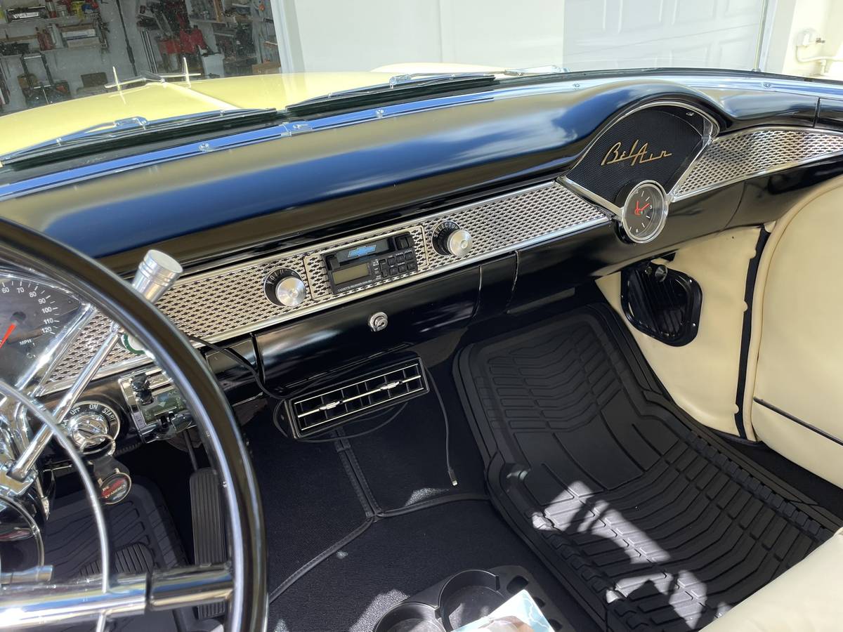 Chevy-bel-air-sport-coupe-2-door-hard-top-1955-yellow-7