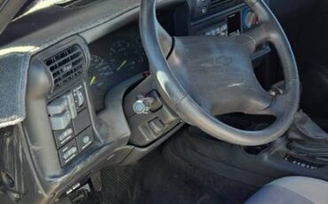 Chevy-blazer-1987-white-11