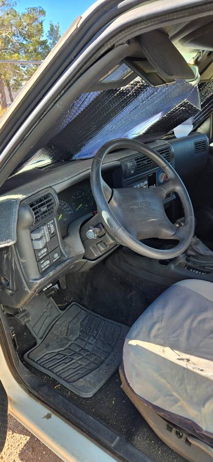 Chevy-blazer-1987-white-11