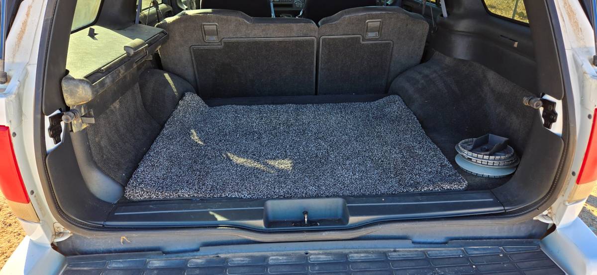 Chevy-blazer-1987-white-14