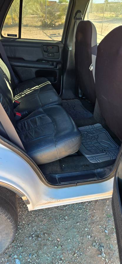 Chevy-blazer-1987-white-15