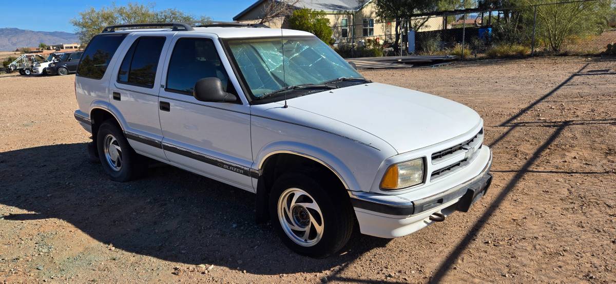 Chevy-blazer-1987-white-2