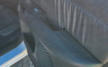 Chevy-blazer-1987-white-4