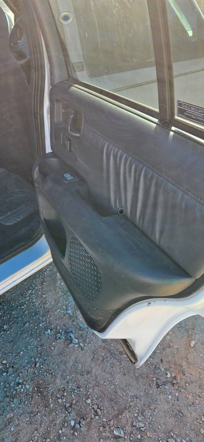 Chevy-blazer-1987-white-4