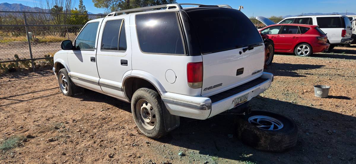 Chevy-blazer-1987-white-9