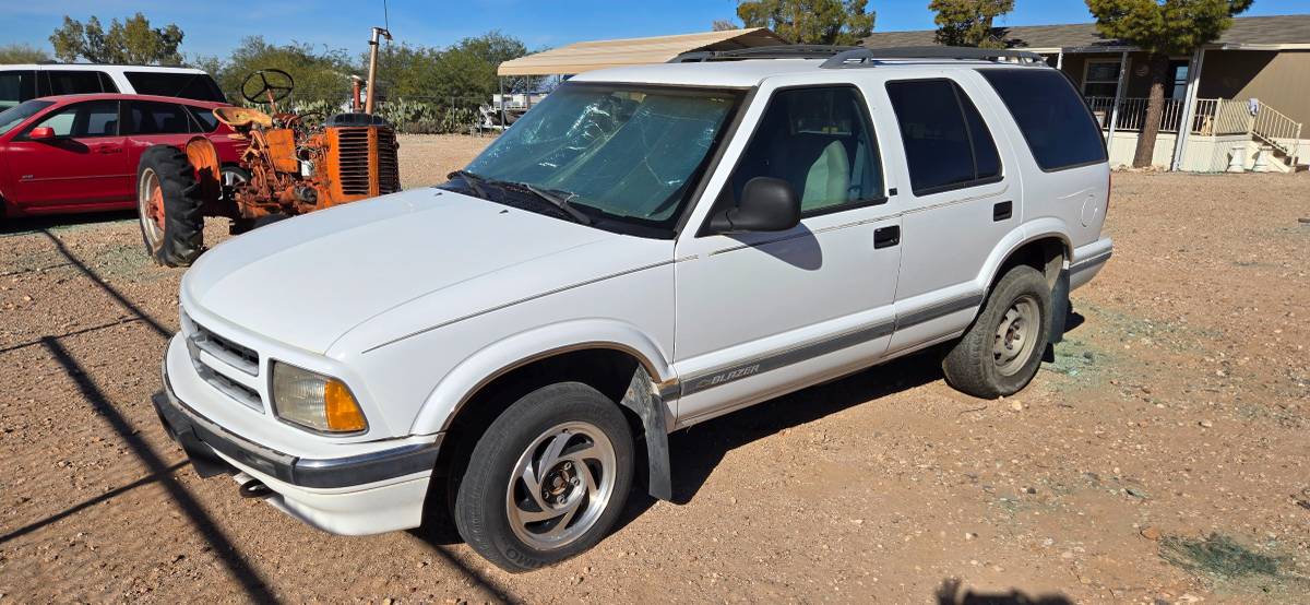 Chevy-blazer-1987-white
