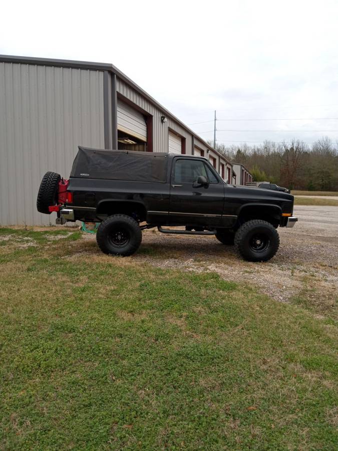 Chevy-blazer-1991-black-1