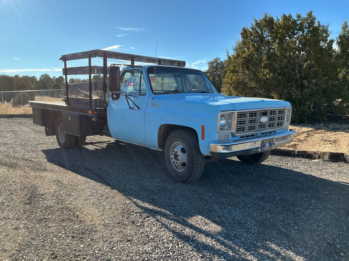 Chevy-c-30-1976-blue-4