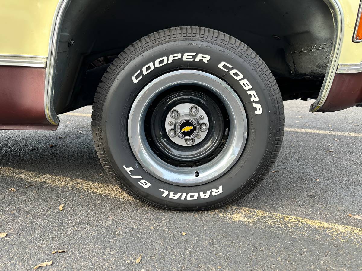 Chevy-c10-1978-custom-11