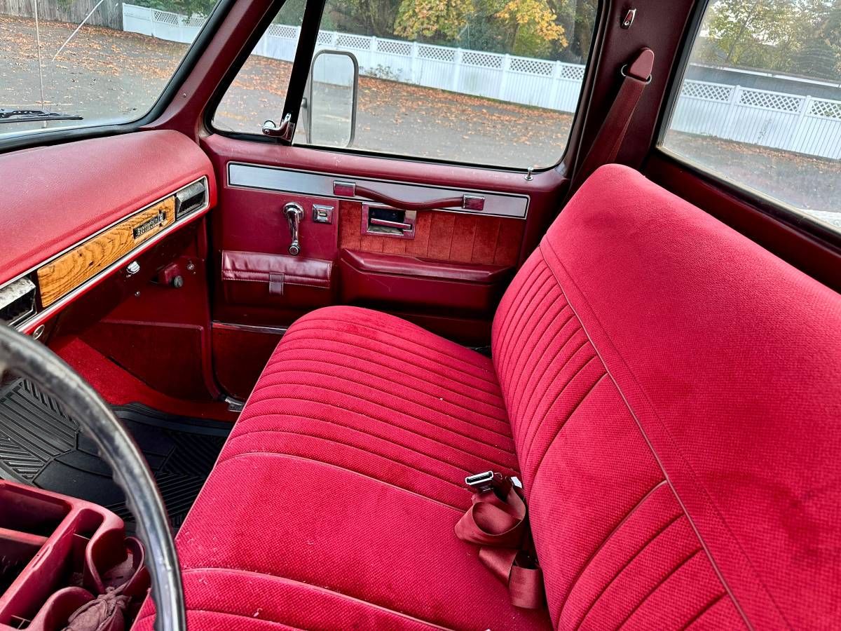 Chevy-c10-1978-custom-8