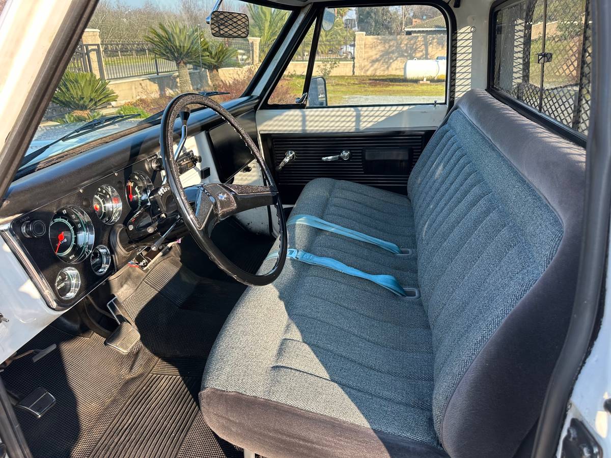 Chevy-c10-truck-1971-white-11