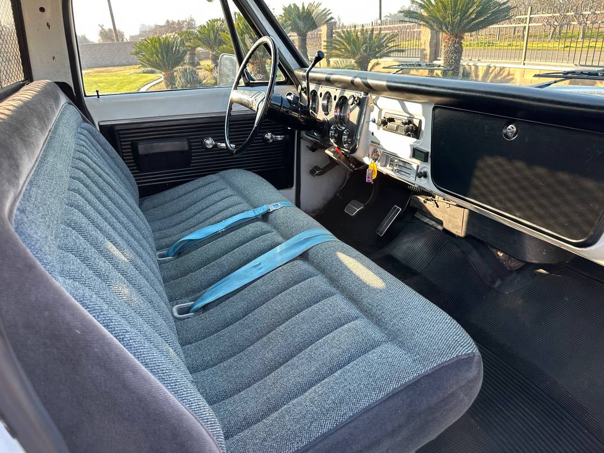 Chevy-c10-truck-1971-white-12