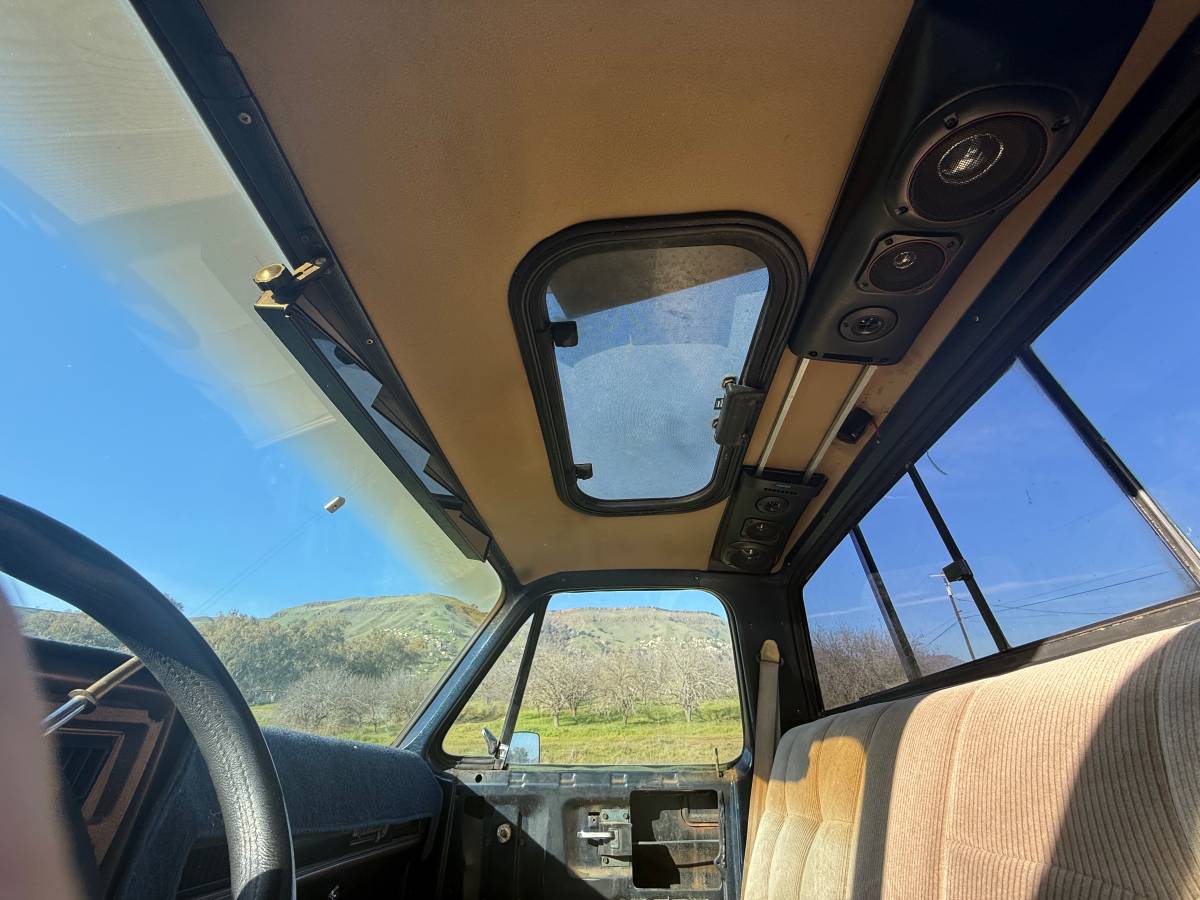 Chevy-c10-truck-1974-blue-9