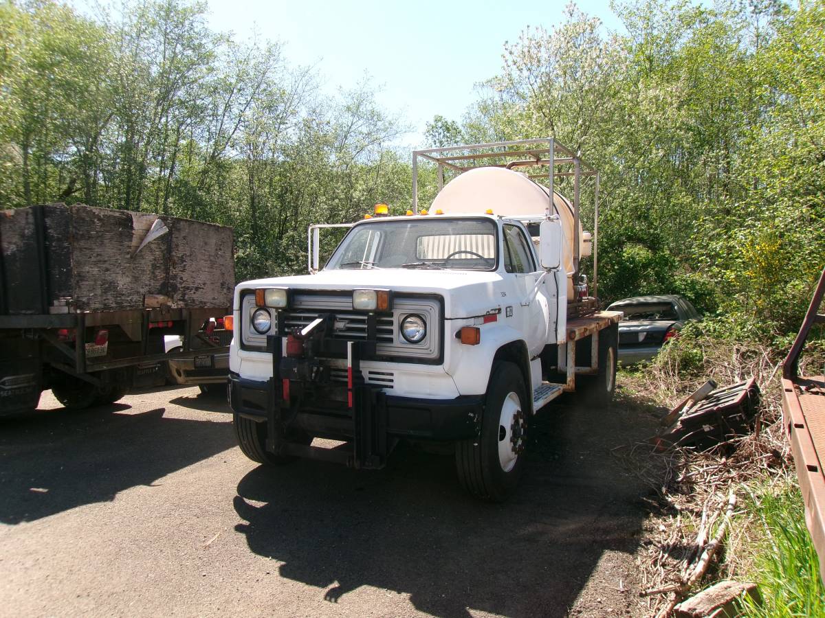 Chevy-c70-diesel-1984-white-4