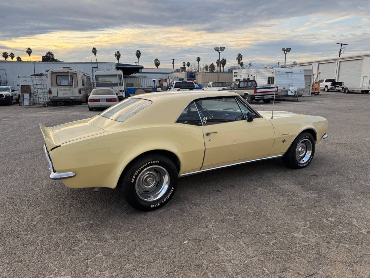 Chevy-camaro-1967-16