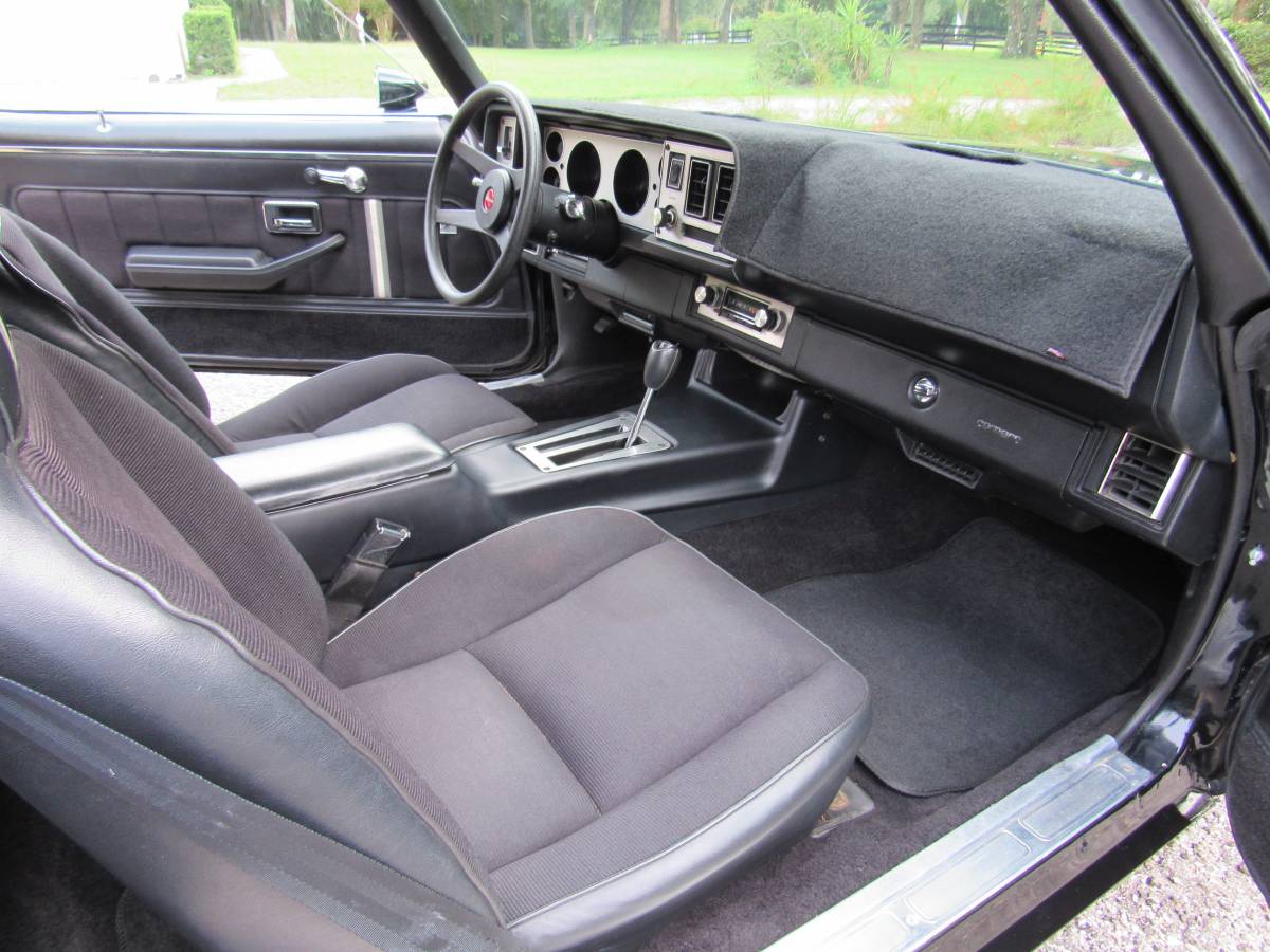 Chevy-camaro-1980-black-21