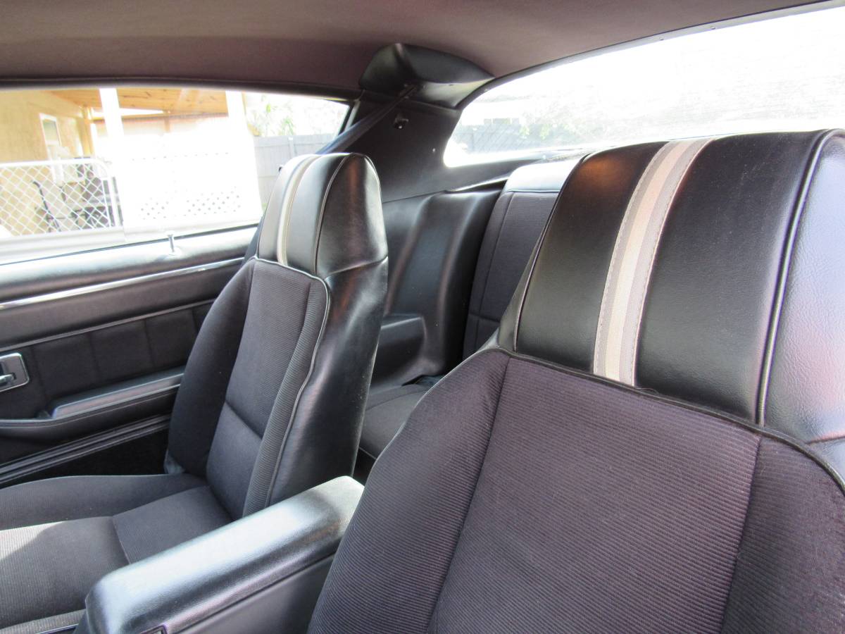 Chevy-camaro-1980-black-8