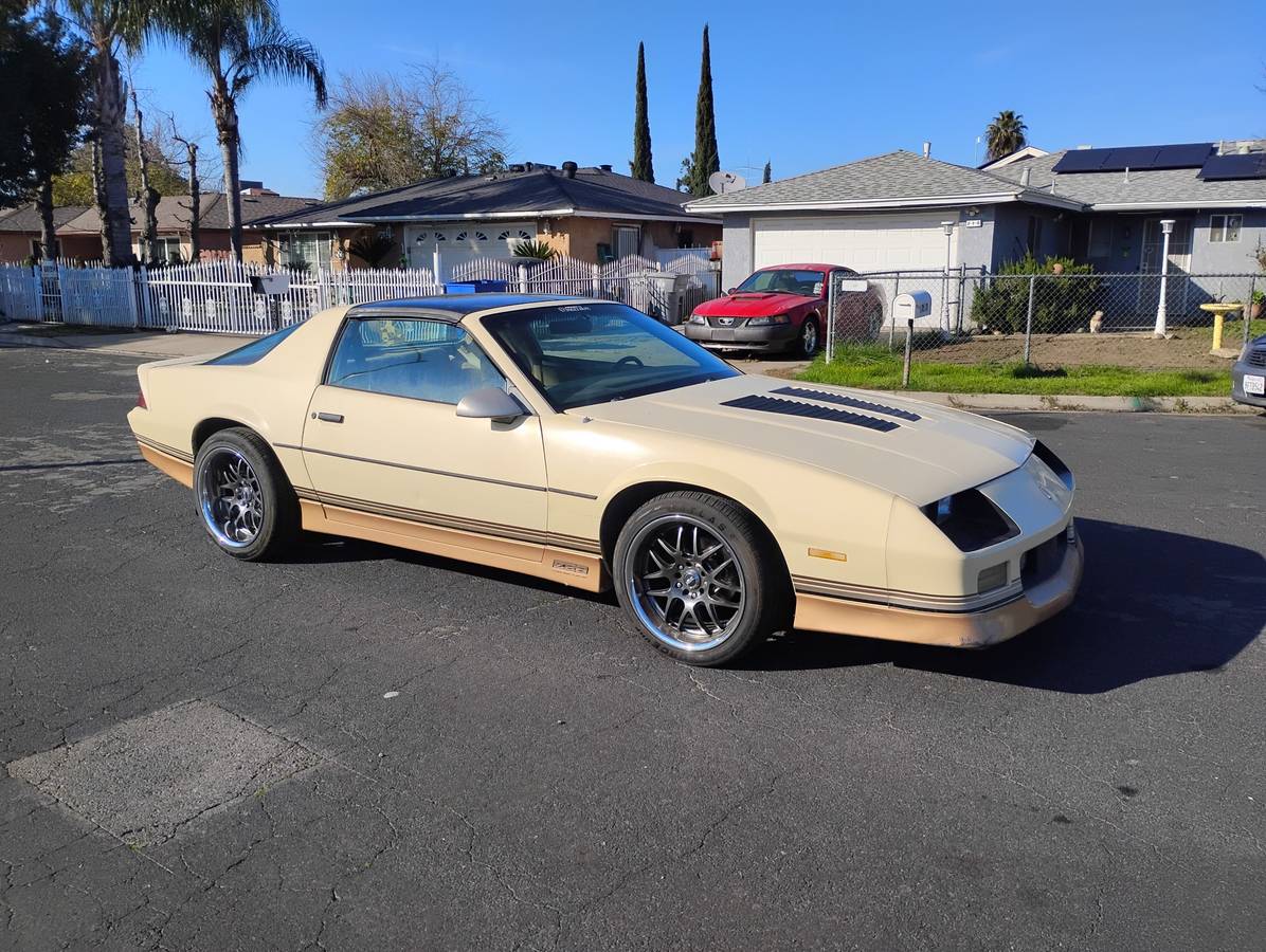 Chevy-camaro-1985-2