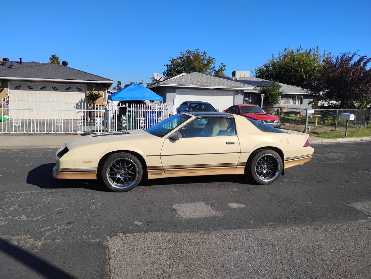 Chevy-camaro-1985-2