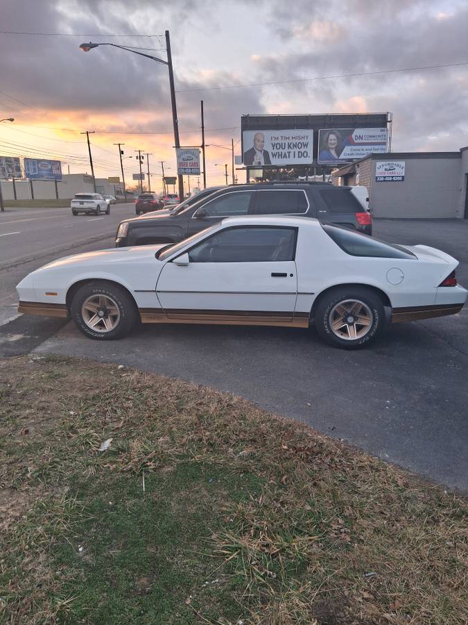 Chevy-camaro-z28-1984-4
