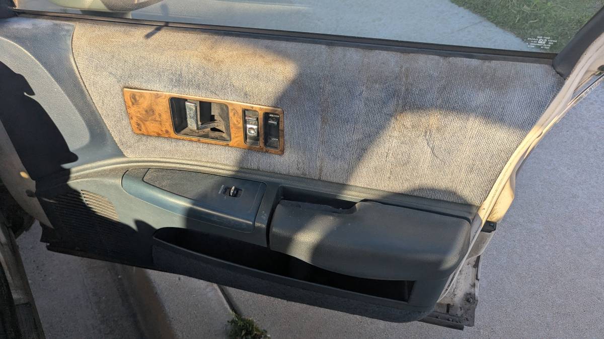 Chevy-caprice-1992-white-7