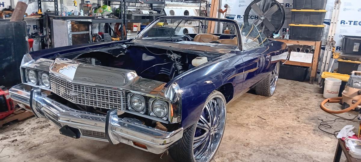 Chevy-caprice-classic-1973-custom-10