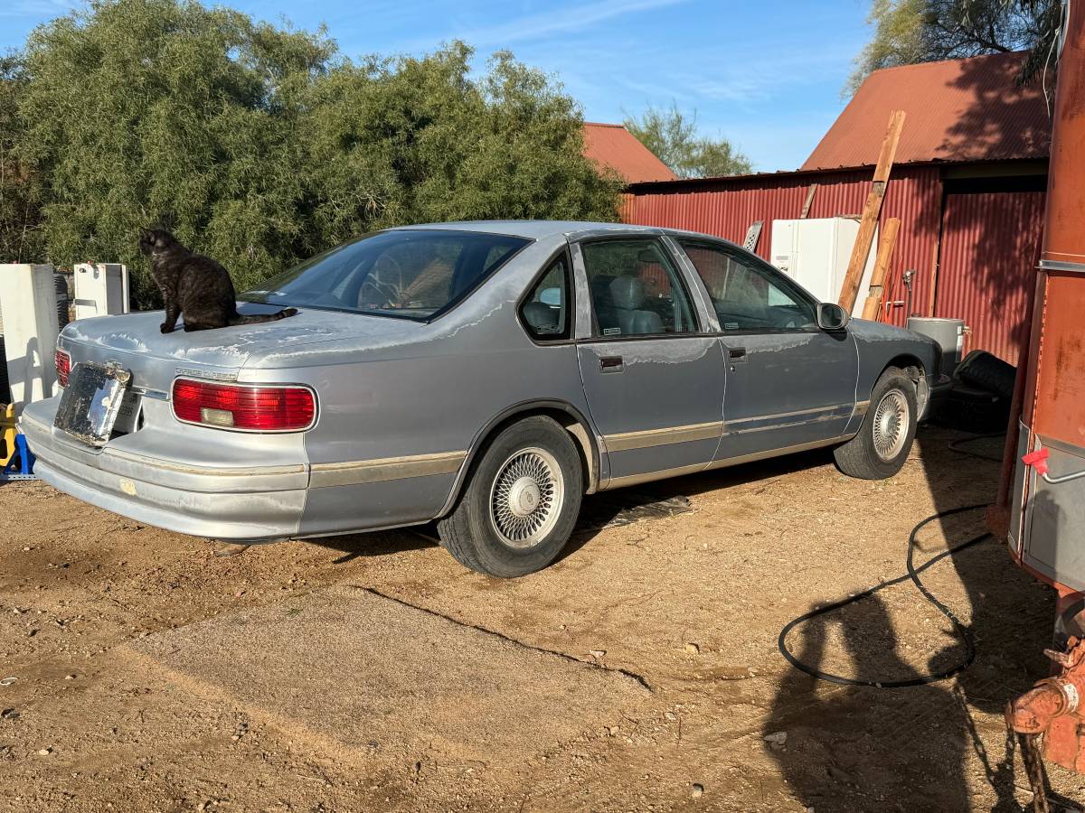 Chevy-caprice-classic-1995-blue