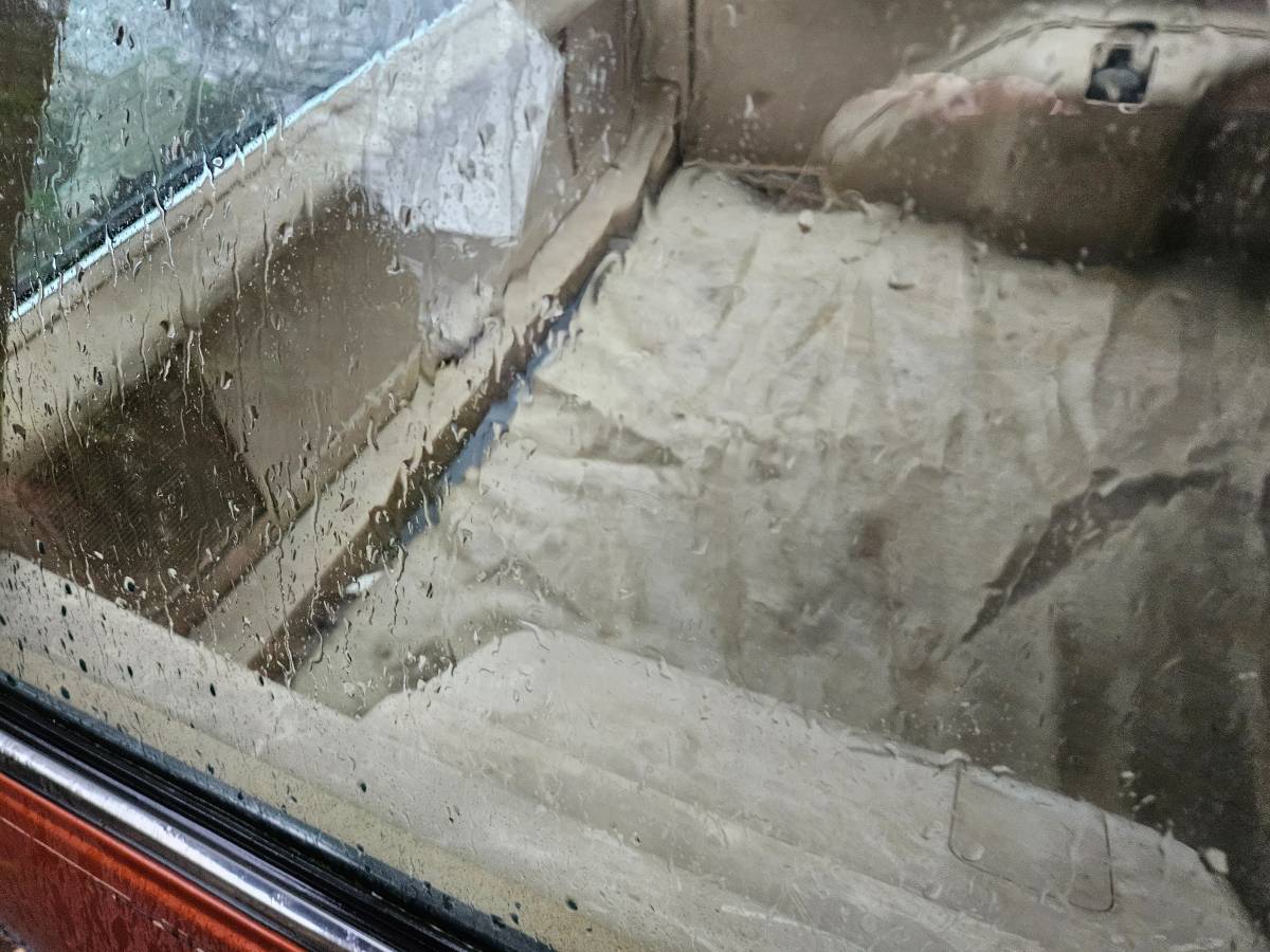 Chevy-cavalier-1985-orange-14