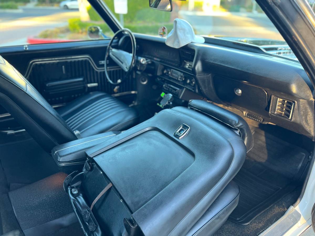 Chevy-chevelle-ss-1972-white-8