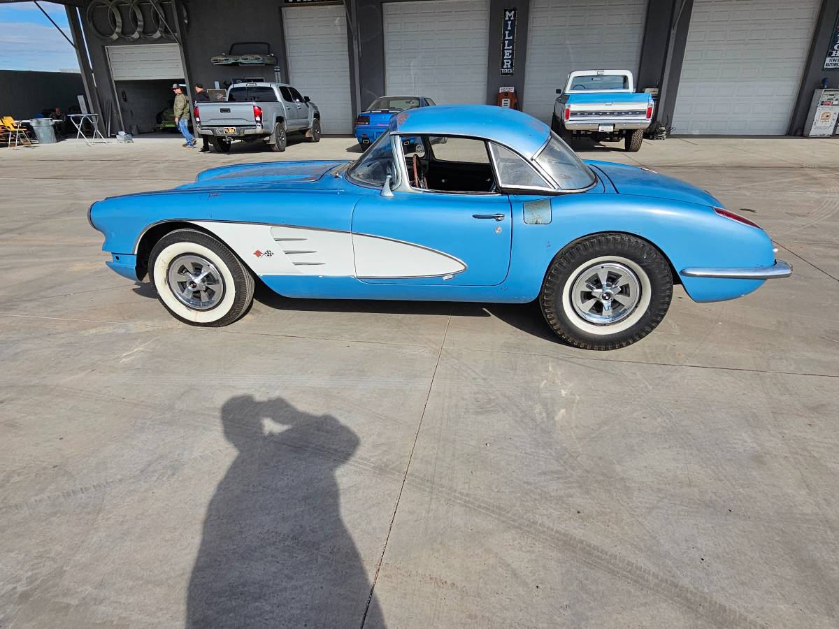 Chevy-corvette-1959-blue-17