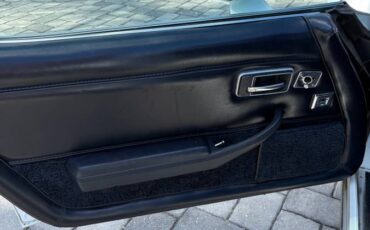 Chevy-corvette-1979-white-11