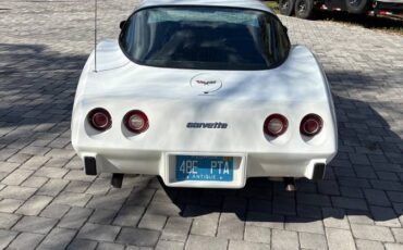 Chevy-corvette-1979-white-5