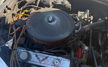 Chevy-corvette-1979-white-7