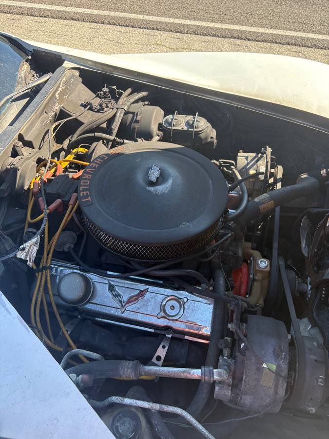 Chevy-corvette-1979-white-7