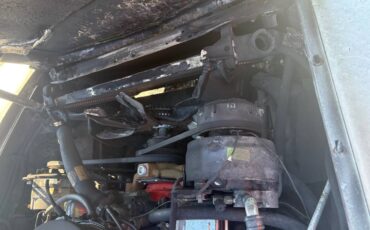 Chevy-corvette-1979-white-8