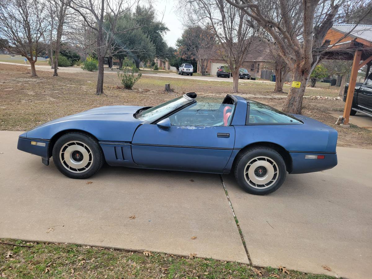 Chevy-corvette-1985-blue