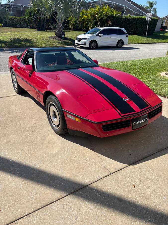 Chevy-corvette-1985-red