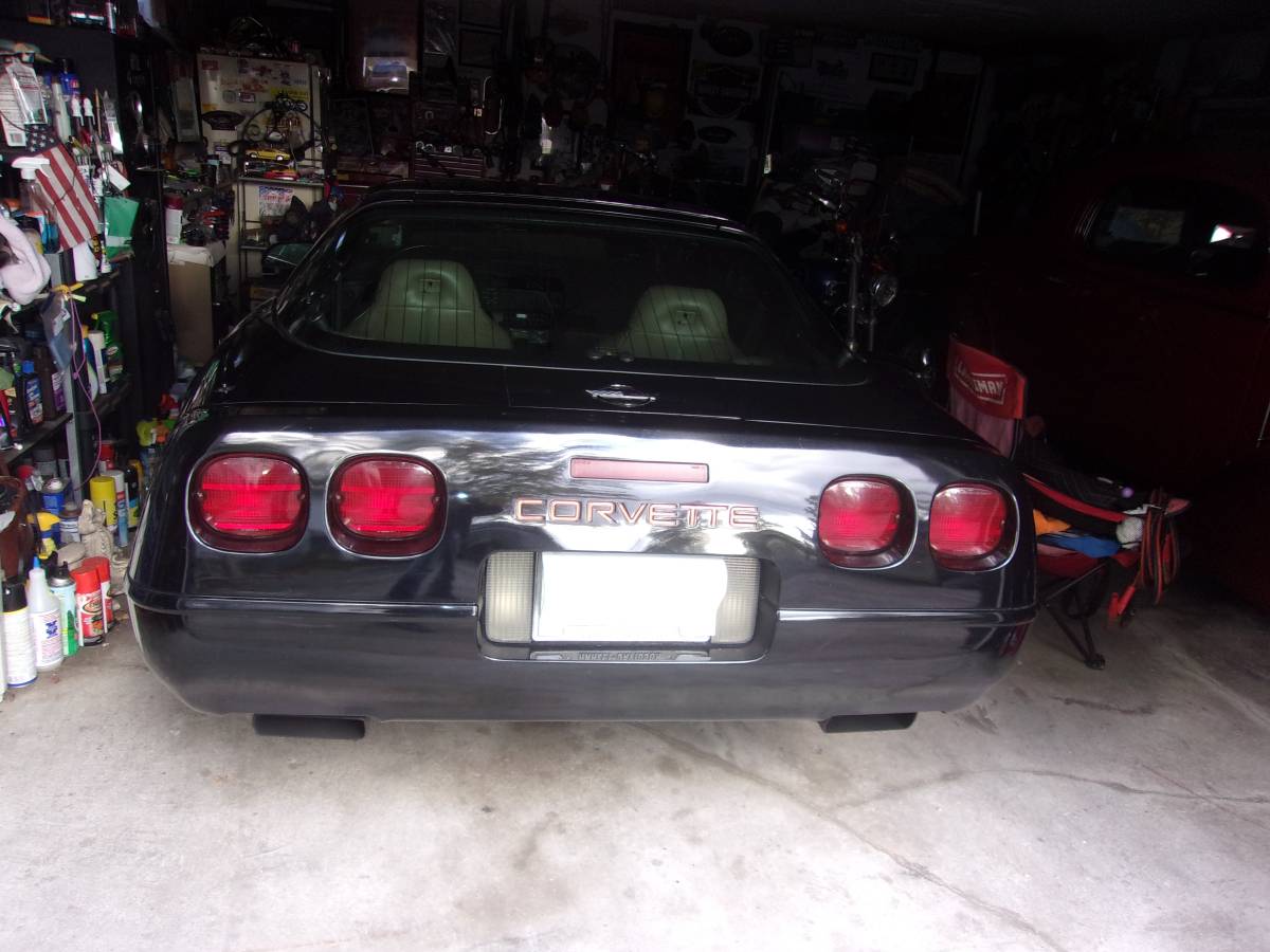 Chevy-corvette-1995-black-3