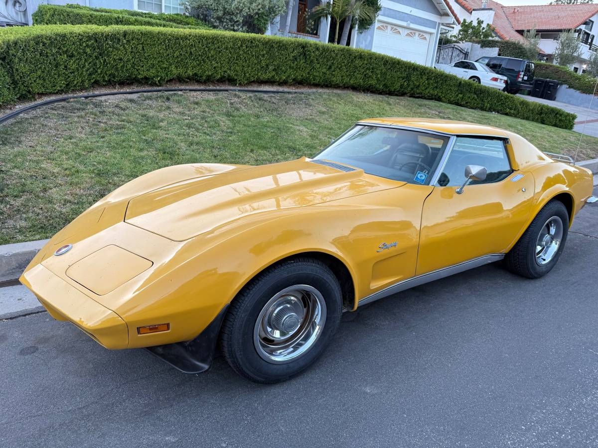 Chevy-corvette-coupe-1973-1