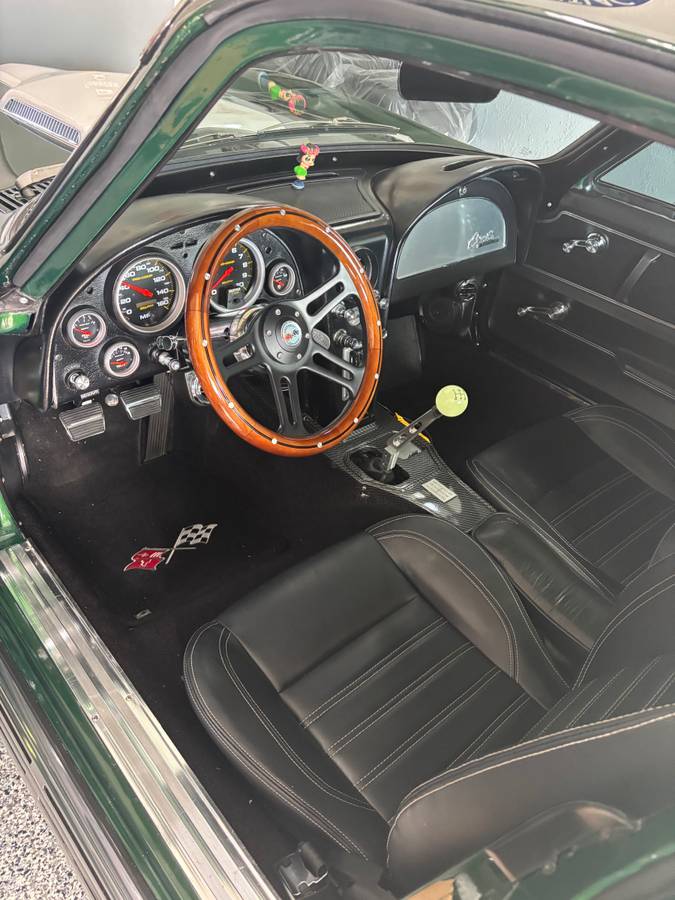 Chevy-corvette-stingray-coupe-1965-green-4