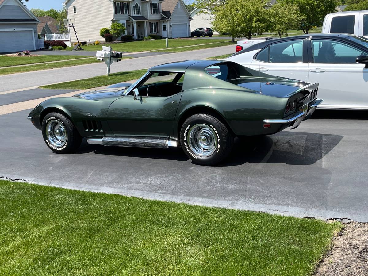Chevy-corvette-stingray-coupe-1969-green-1