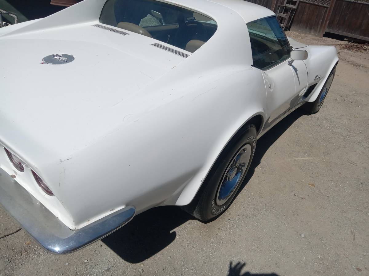 Chevy-corvette-stingray-coupe-1973-white-5