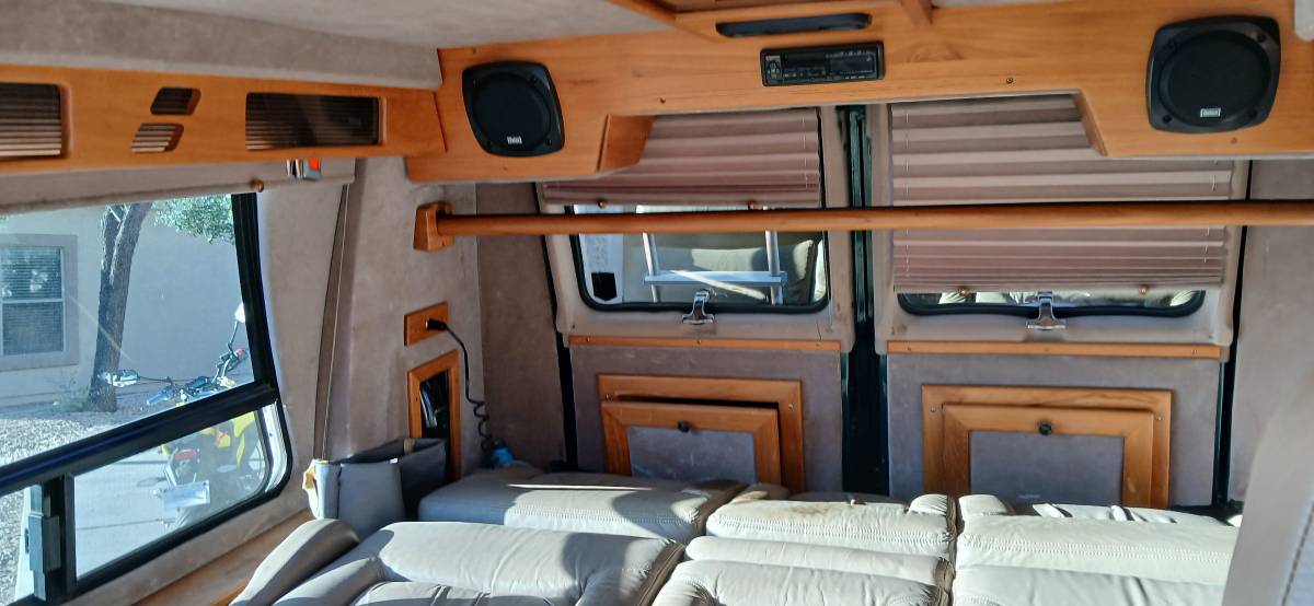 Chevy-express-2500-cargo-van-1995-custom-10