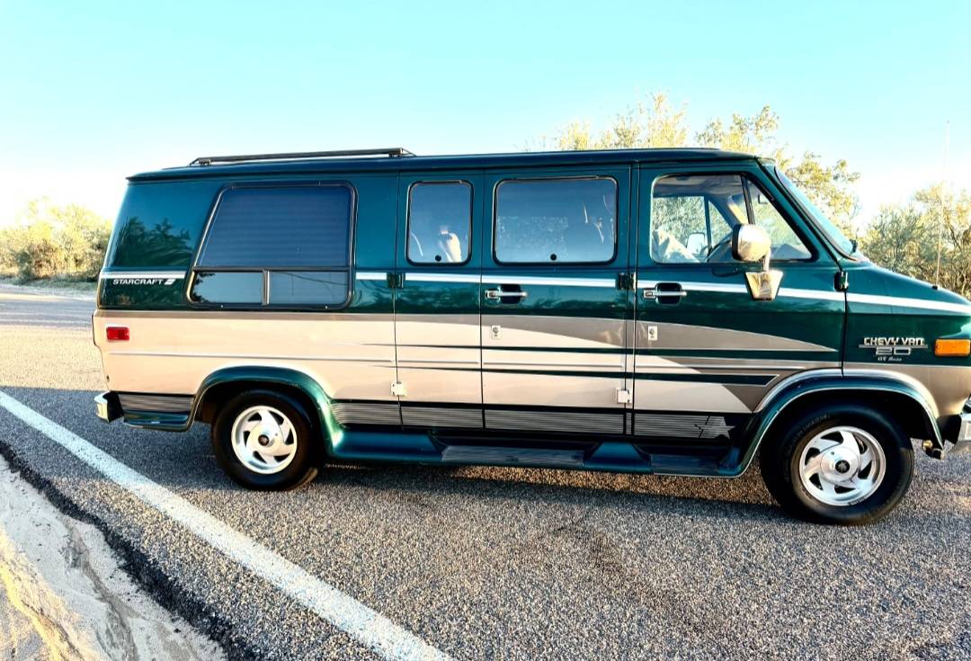 Chevy-express-2500-cargo-van-1995-custom-3