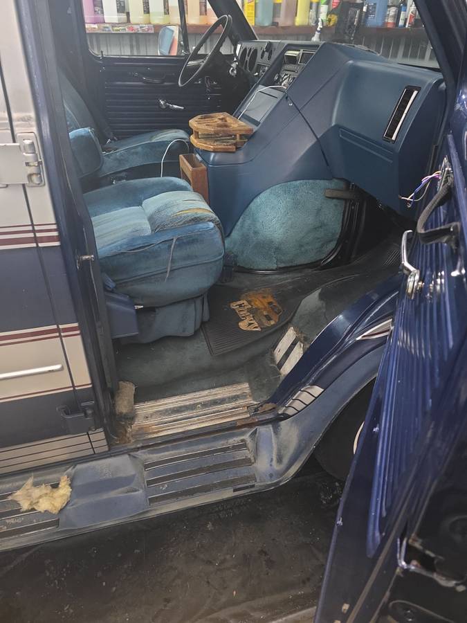 Chevy-g20-van-1989-grey-10