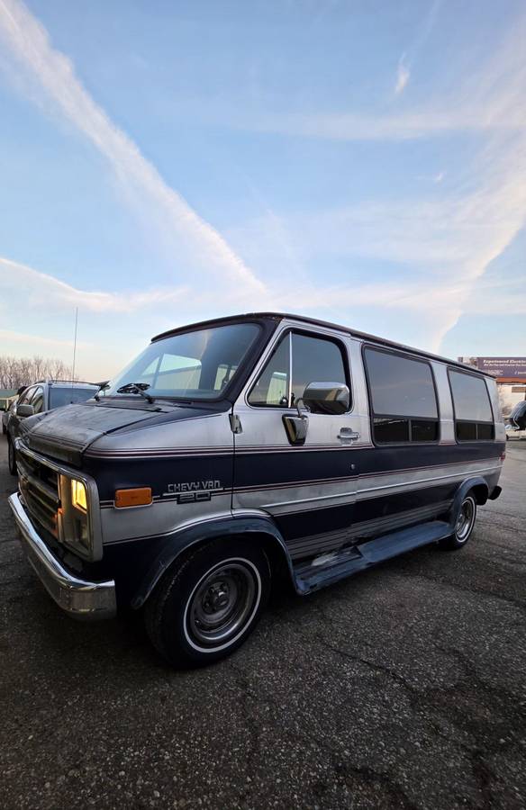 Chevy-g20-van-1989-grey-2