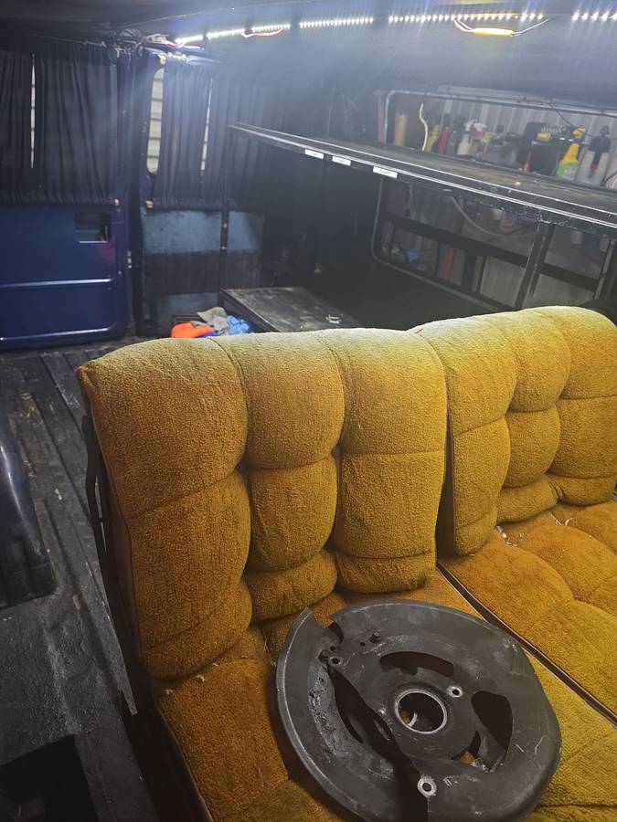 Chevy-g20-van-1989-grey-9