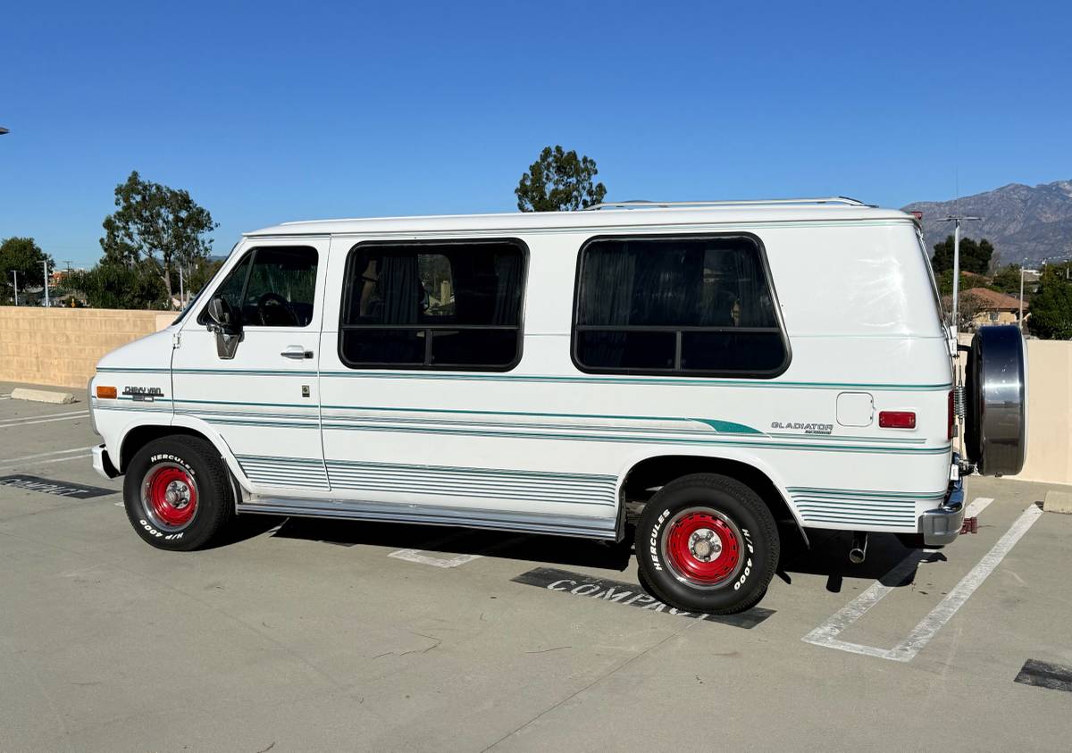 Chevy-gladiator-1995-white-2