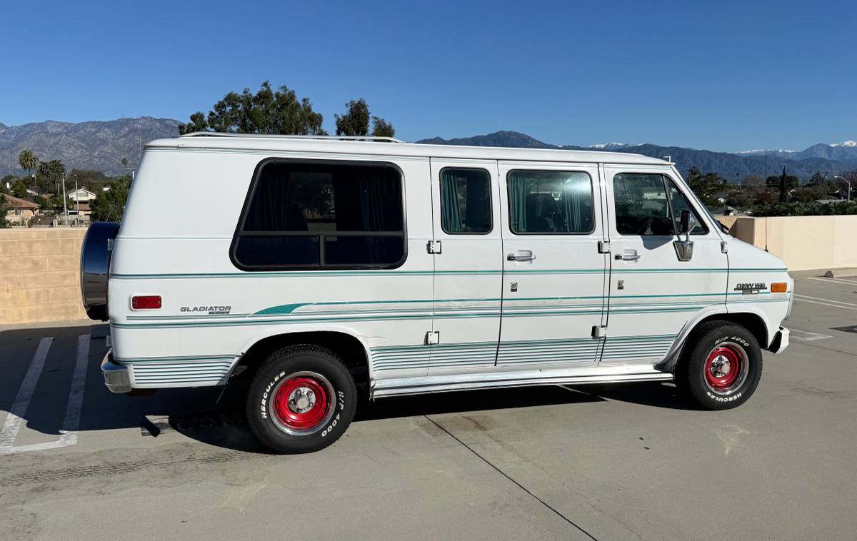 Chevy-gladiator-1995-white-3